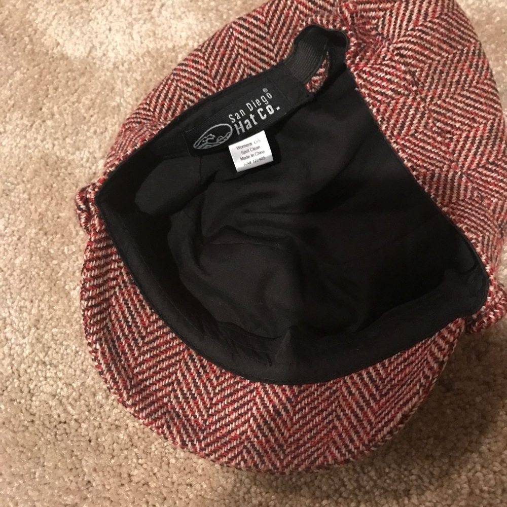 Cute hat - Picture 2 of 2